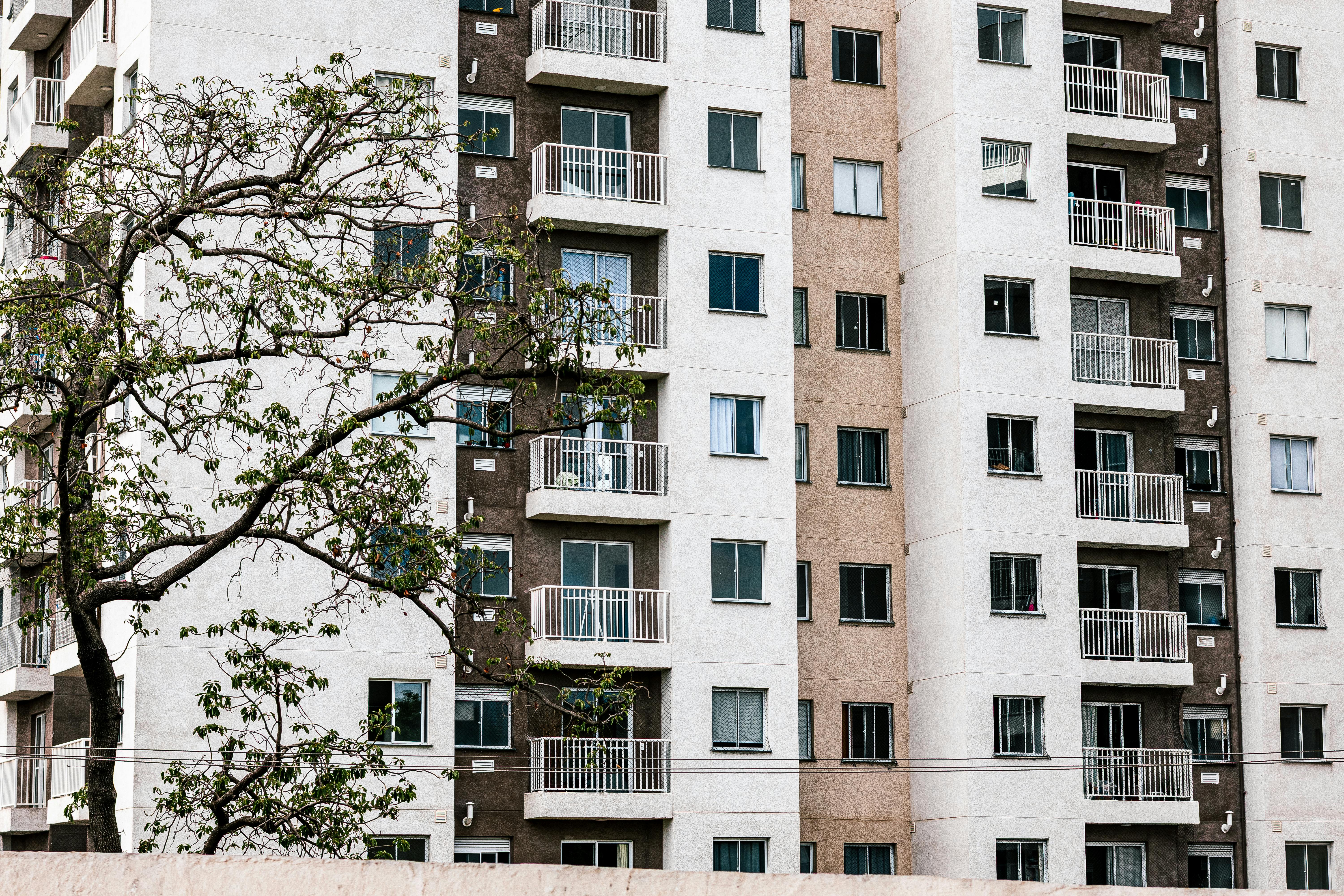 Udmåling af forholdsmæssigt afslag og erstatning ved mangler i andelsboliger