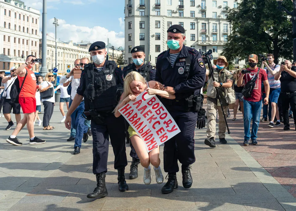 Dom i sag om politiets administrative frihedsberøvelse af demonstranter