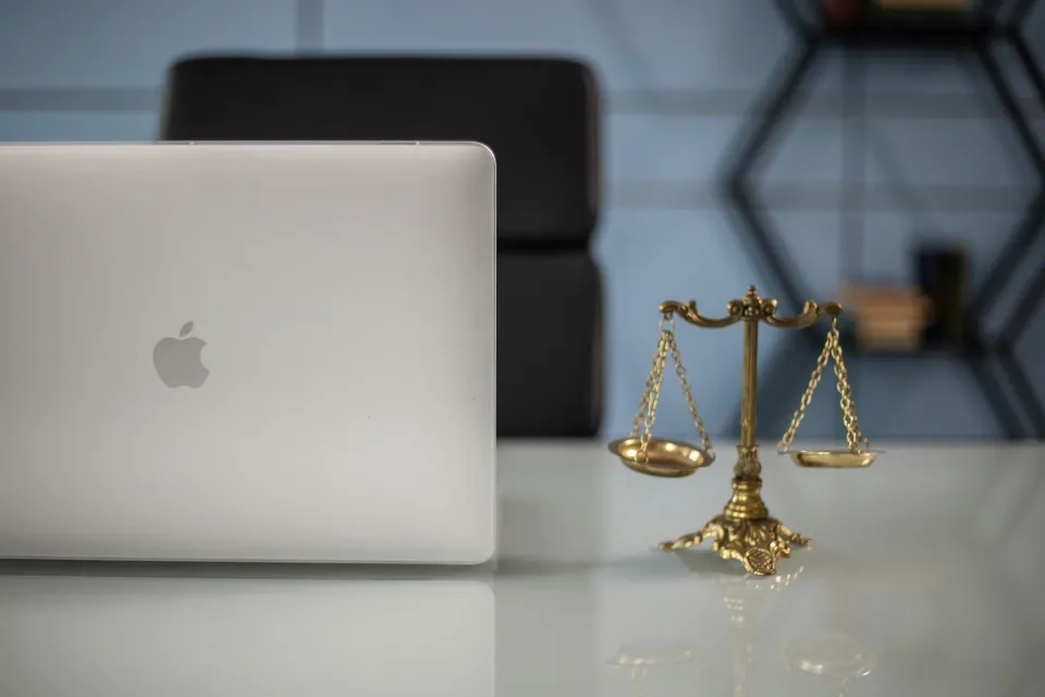 Til skade under hjemmearbejde? Nu kan din arbejdsskadesag måske genoptages