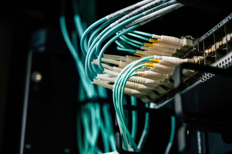 Akkreditering af IT-systemer – Hvorfor er det relevant for leverandører til forsvarsmyndigheder?