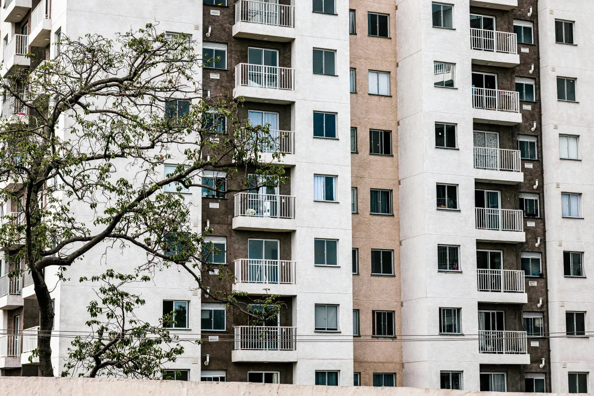 Udmåling af forholdsmæssigt afslag og erstatning ved mangler i andelsboliger