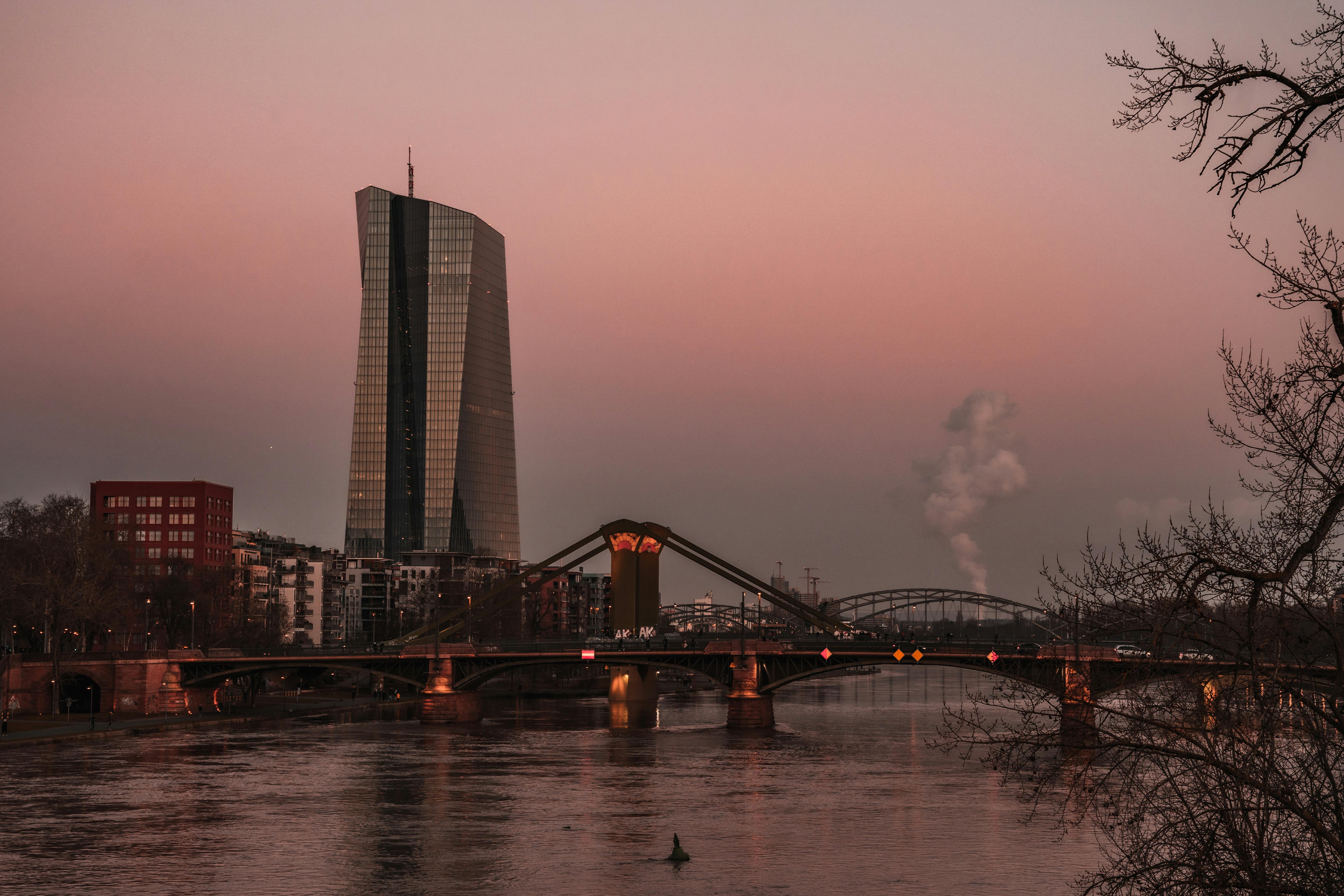 Den Europæiske Centralbank tilpasser sikkerhedsrammerne for at imødegå klimarelaterede omstillingsrisici