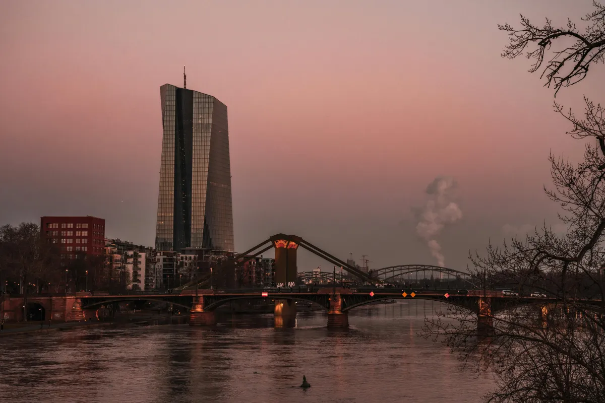 Den Europæiske Centralbank tilpasser sikkerhedsrammerne for at imødegå klimarelaterede omstillingsrisici