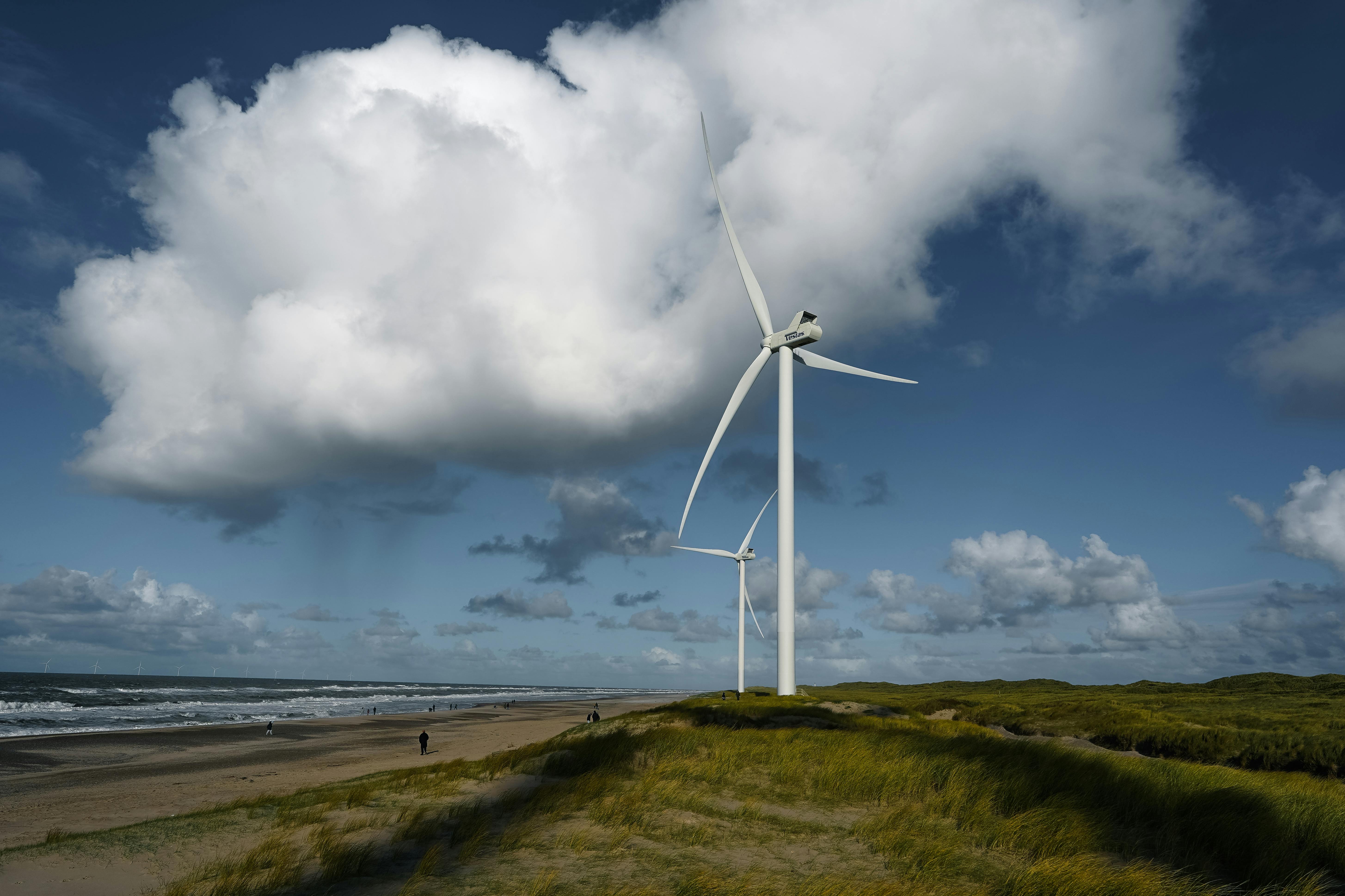 Dansk Erhverv: Behov for fart på opstilling af sol og vind på land – også uden for energiparkerne