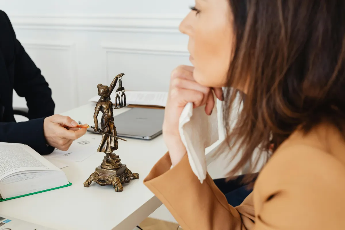 Virksomhed kunne opsige salgschef uden advarsel