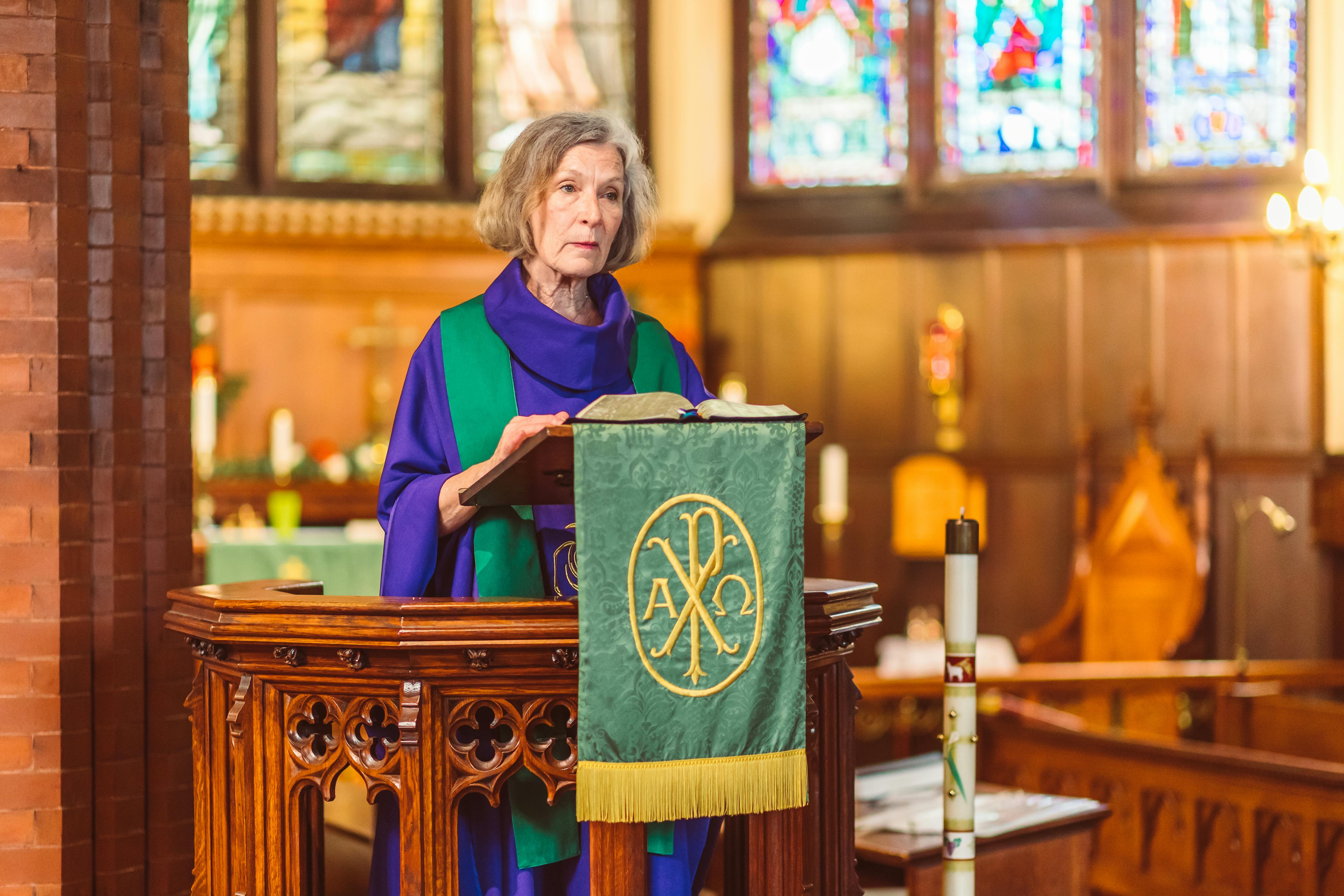 En klagers adgang til oplysninger om sig selv i sognepræsts personalesag kunne som udgangspunkt ikke afvises