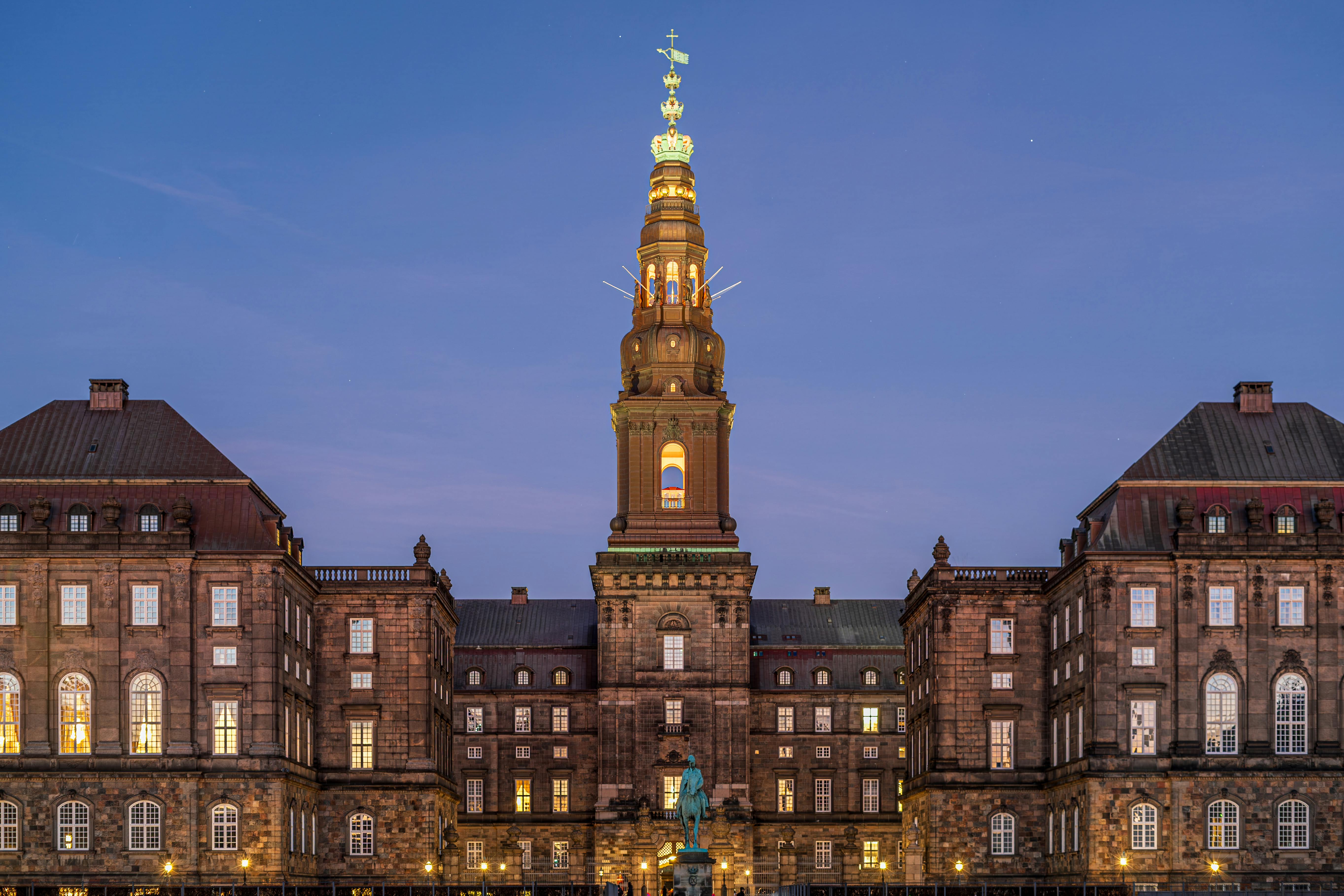 Tax-exempt dividends despite ownership below 10% of unlisted shares and option for realisation-based taxation of listed shares