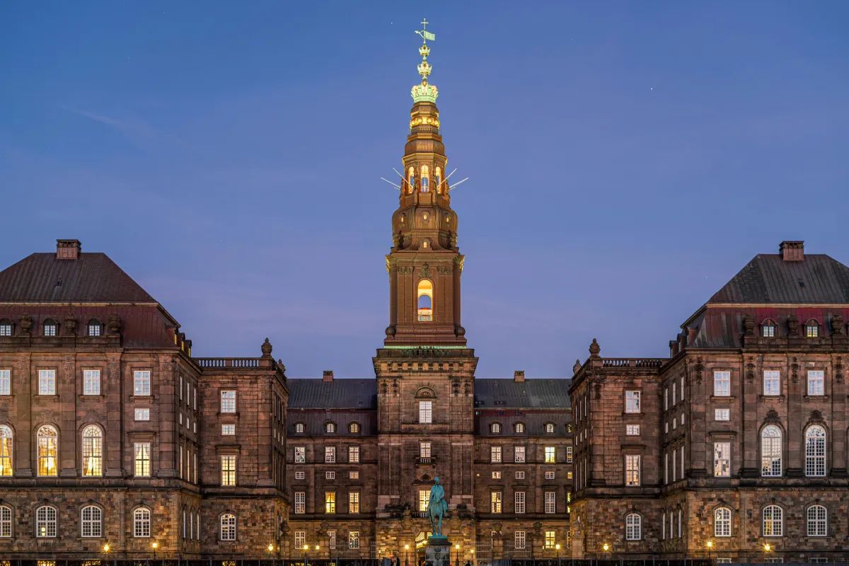 Tax-exempt dividends despite ownership below 10% of unlisted shares and option for realisation-based taxation of listed shares